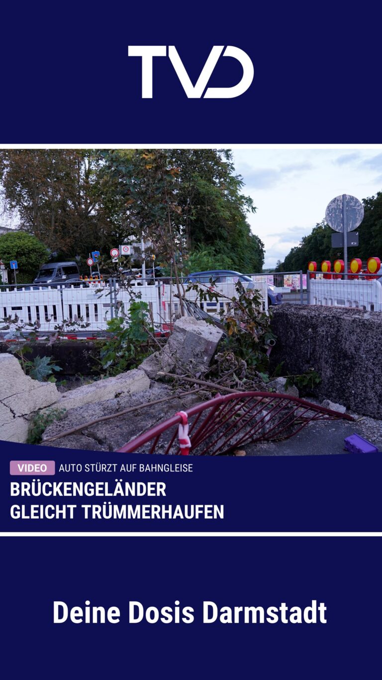 Schwerer Unfall: Auto stürzt auf Bahngleise