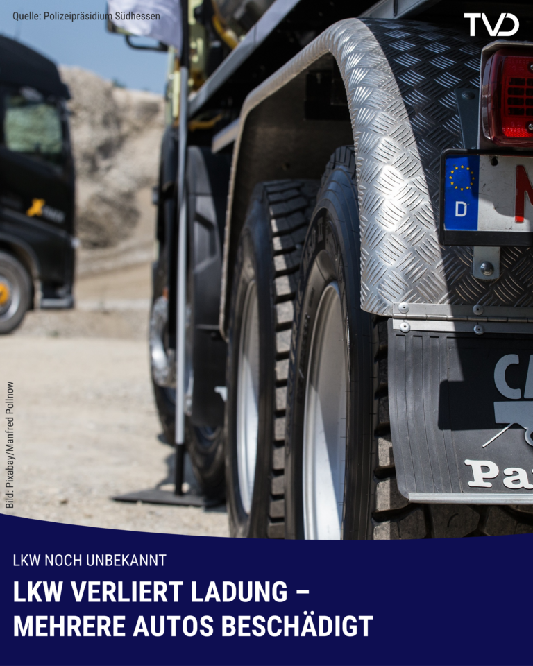 LKW verliert Ladung – mehrere Autos beschädigt